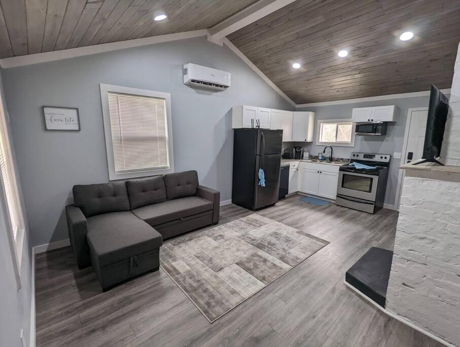 Summerlee Suite - Beautiful Remodeled Farmhouse Oak Hill ภายนอก รูปภาพ