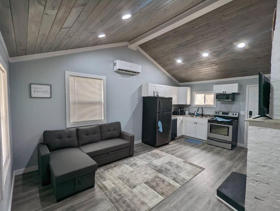 Summerlee Suite - Beautiful Remodeled Farmhouse Oak Hill ภายนอก รูปภาพ
