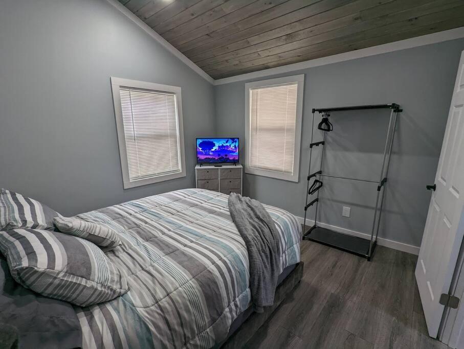 Summerlee Suite - Beautiful Remodeled Farmhouse Oak Hill ภายนอก รูปภาพ