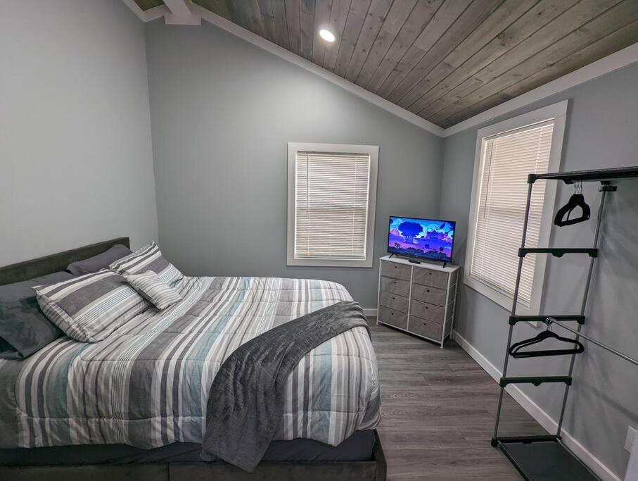 Summerlee Suite - Beautiful Remodeled Farmhouse Oak Hill ภายนอก รูปภาพ